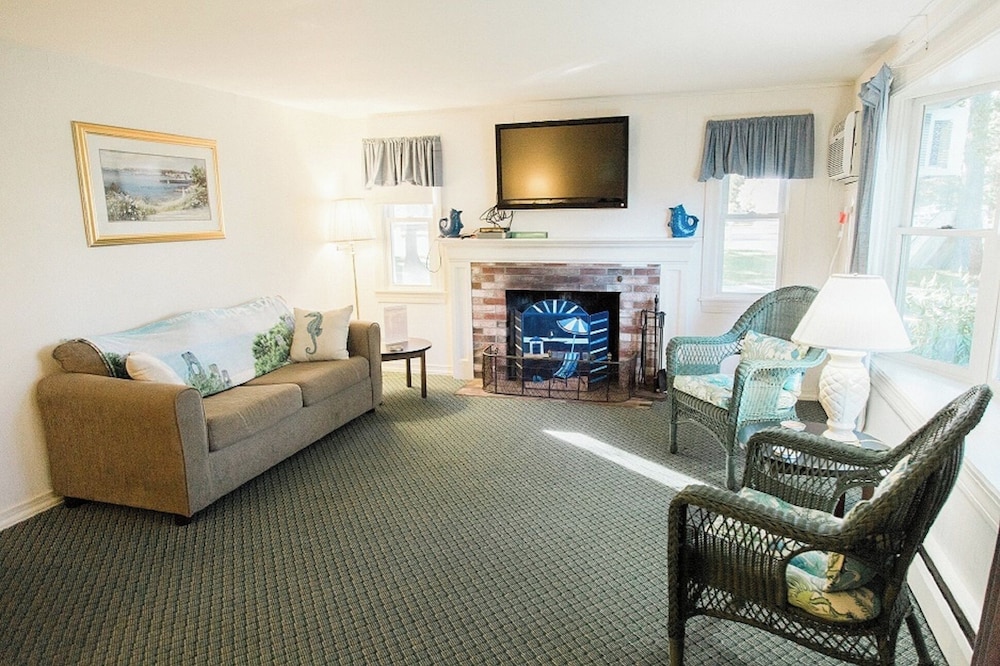 Green Harbor Waterfront Lodging - Property Image 7