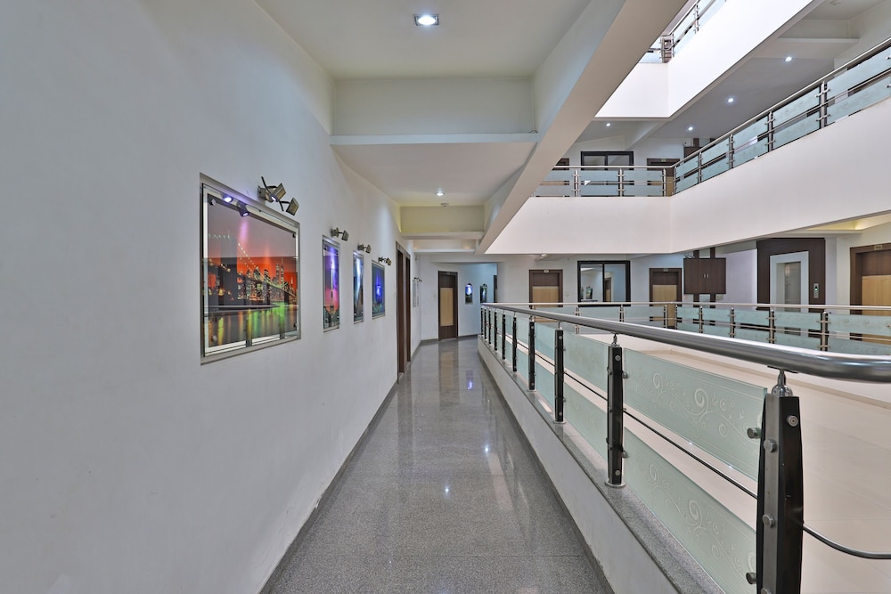 Lobby & Reception