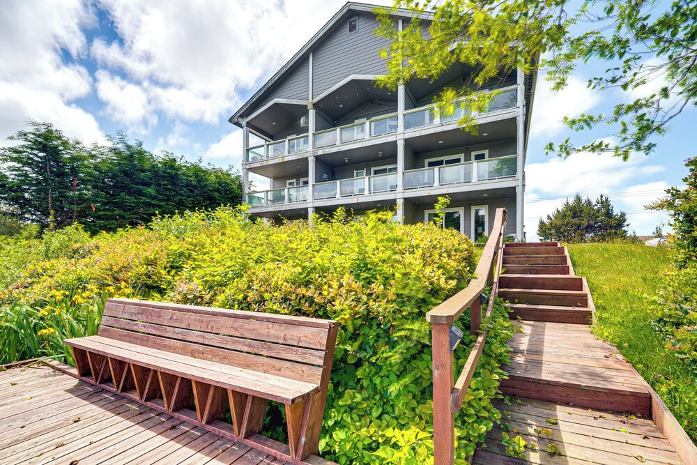 23-mile Canal On-site: Condo in Ocean Shores!