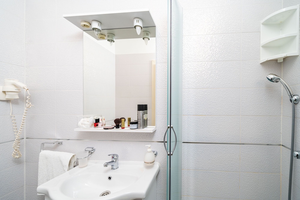 Jele Rooms