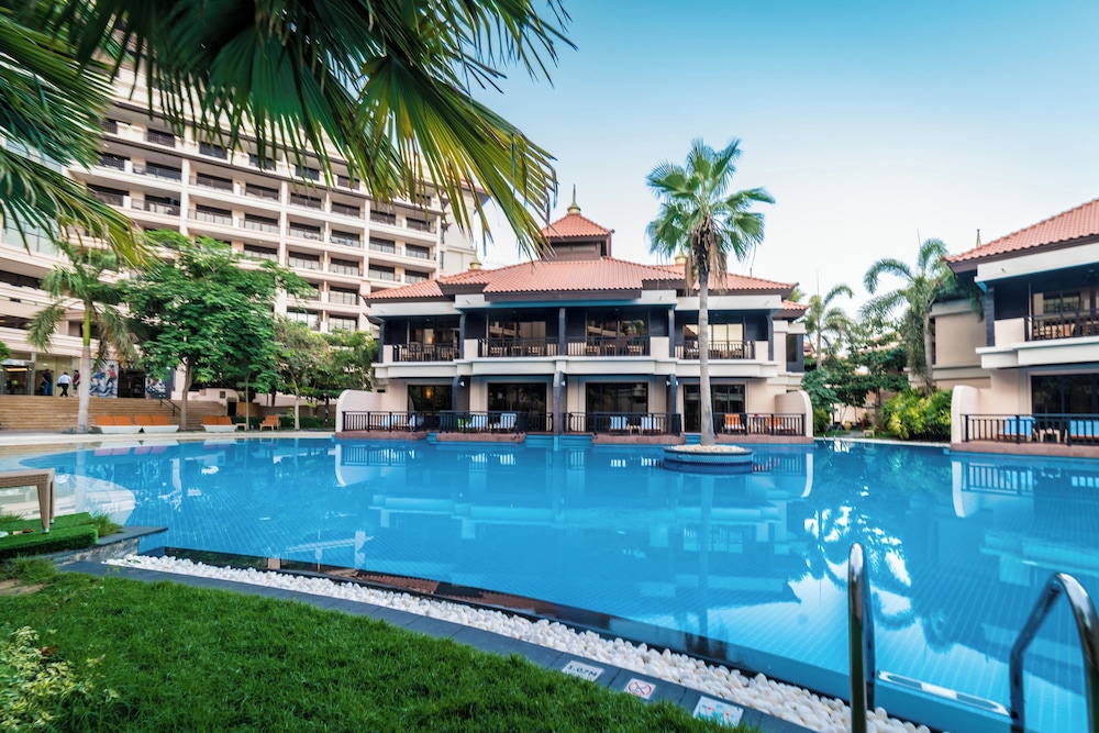 Lux BnB I Palm Jumeirah Resort I Palm Views