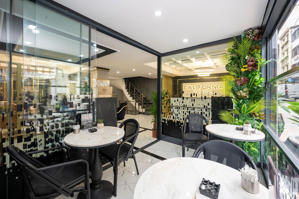 California Otel - Image 11