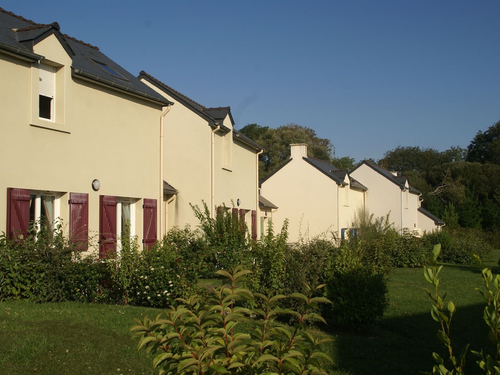 Pleasant Breton Holiday Home Near the bay of Douarnenez