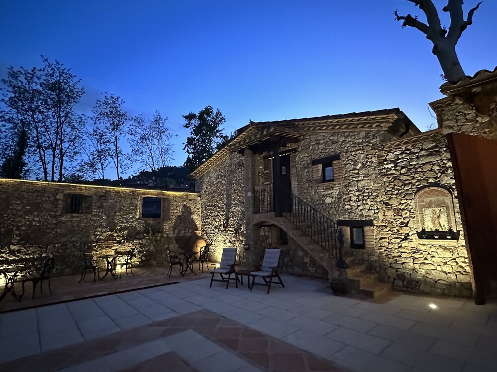 Masia Can Viver - Olive oil tourism B&B view 3