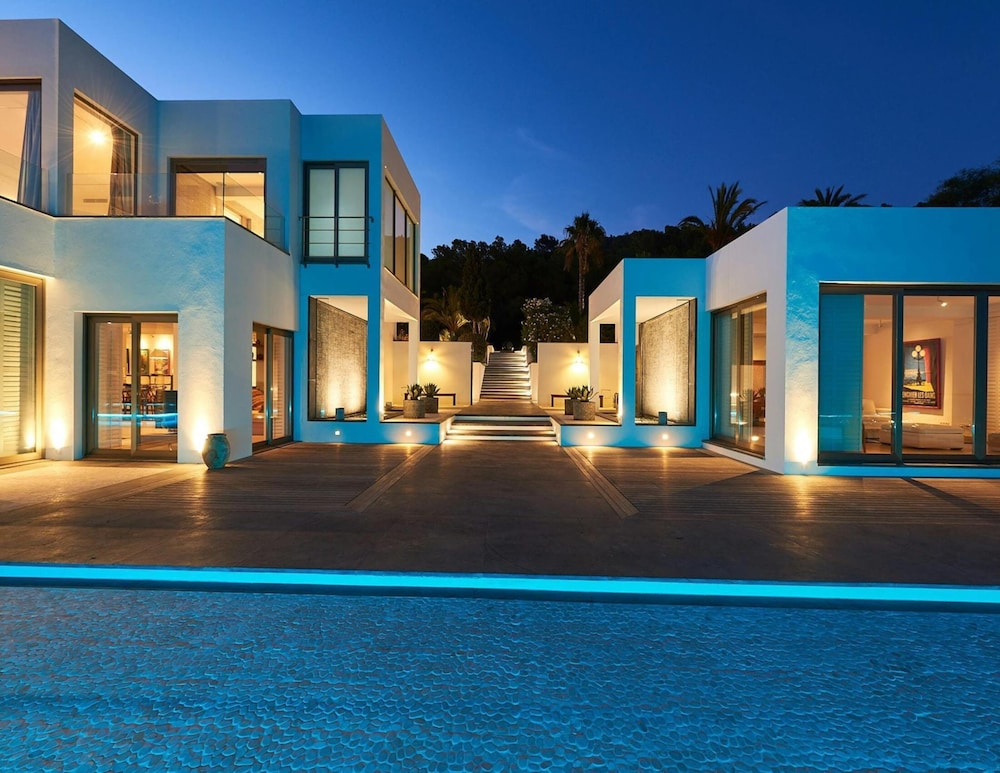 Super Villa With Swimming Pool