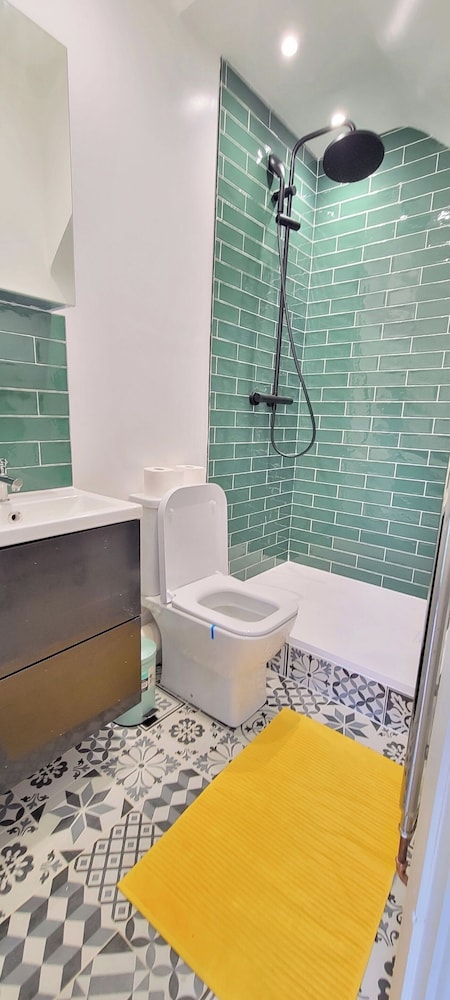Dagenham - House - Sleeps 4 - Garden - City Centre