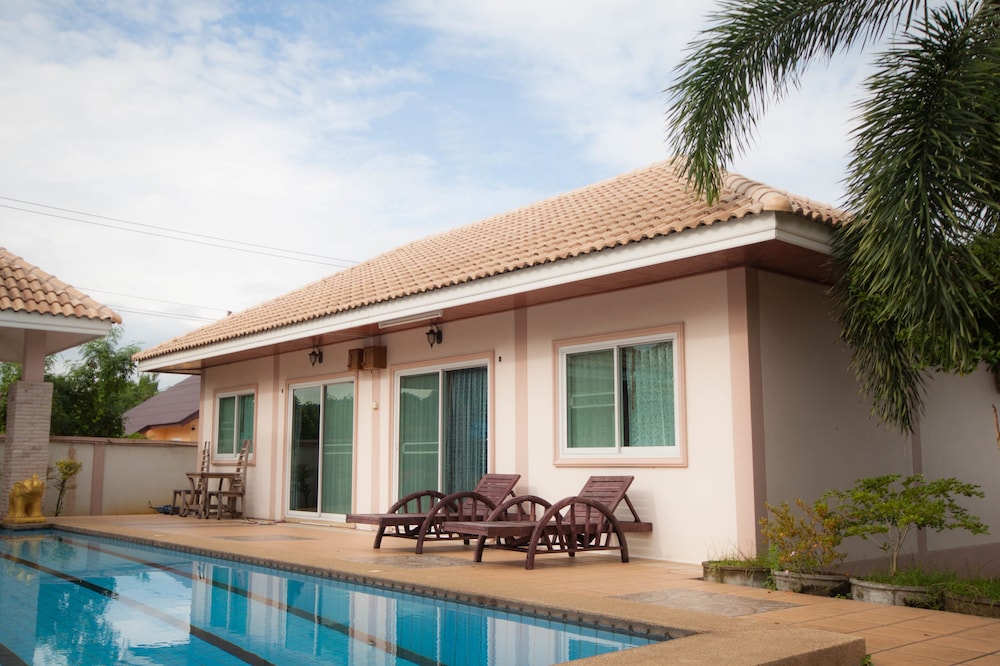 Hotel Narnia Resort Pattaya 2 - Image 1