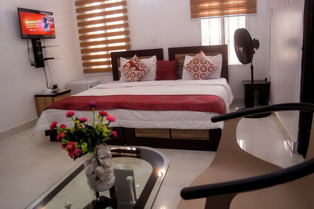 ROSSY'S APARTMENTS