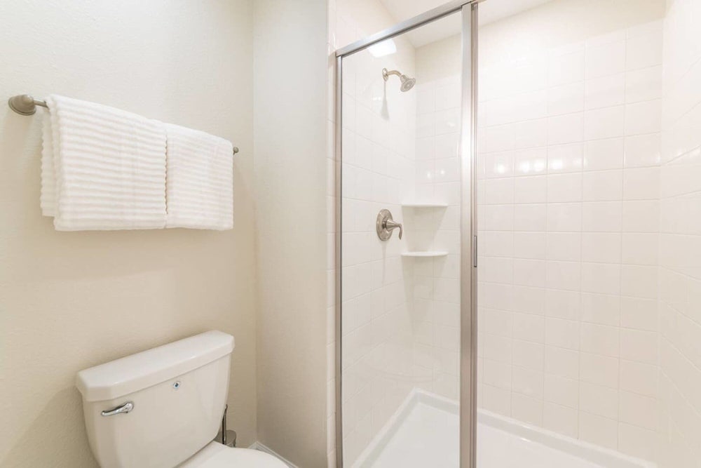 Modern House With Private Pool Near Disney - Image 5