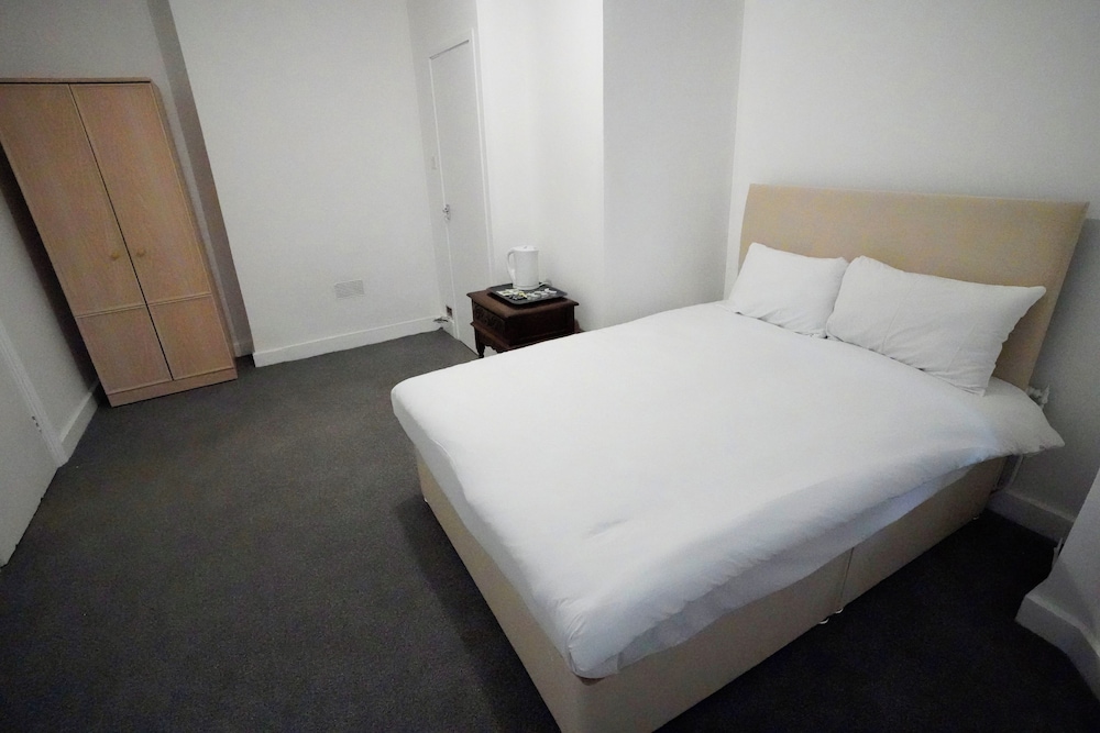 Horley Vacations - Gatwick Birchwood Lodge - Property Image 19