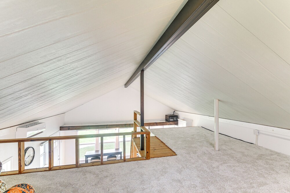 Seabreeze Retreat: Waterfront Home Near Sargent