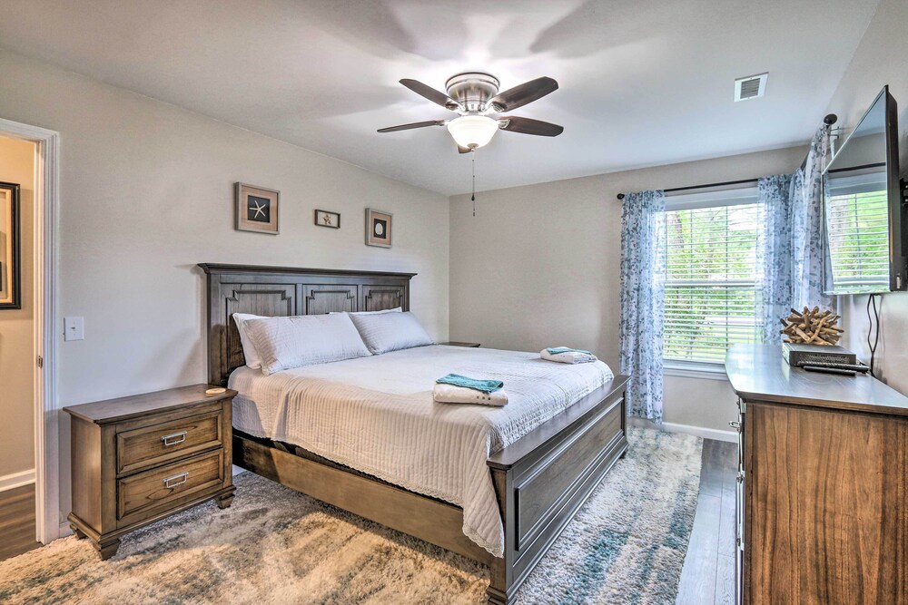 Peaceful Beaufort Home w/ Front Porch + Grill view 3