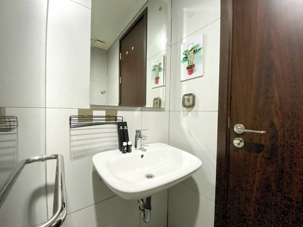 White Toned Style Studio At Lrt City Bekasi Apartment
