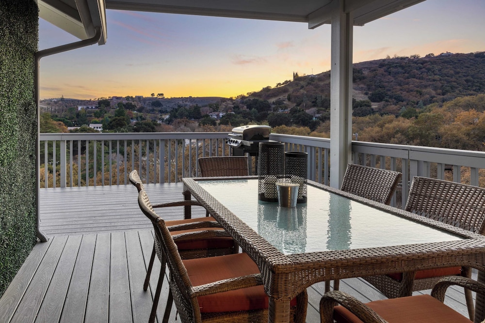Terrace Hill Modern Paso Robles Escape Near Wineries, Dining, and Hot Springs