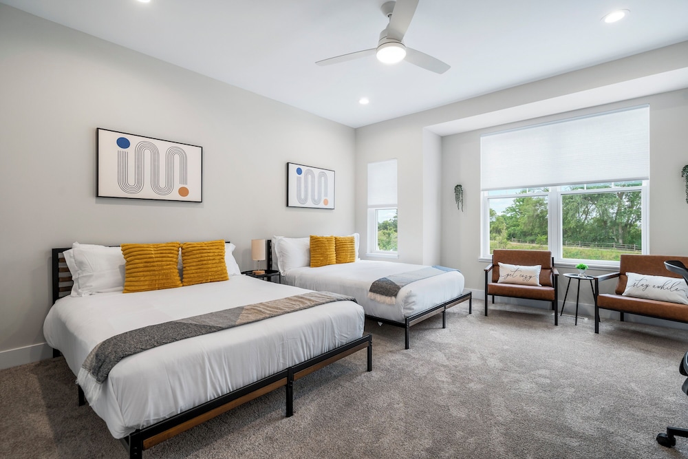 Spacious 4BR Warrenville Home- Rep 1