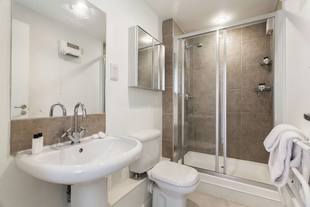 Lambs Conduit Street by Onefinestay