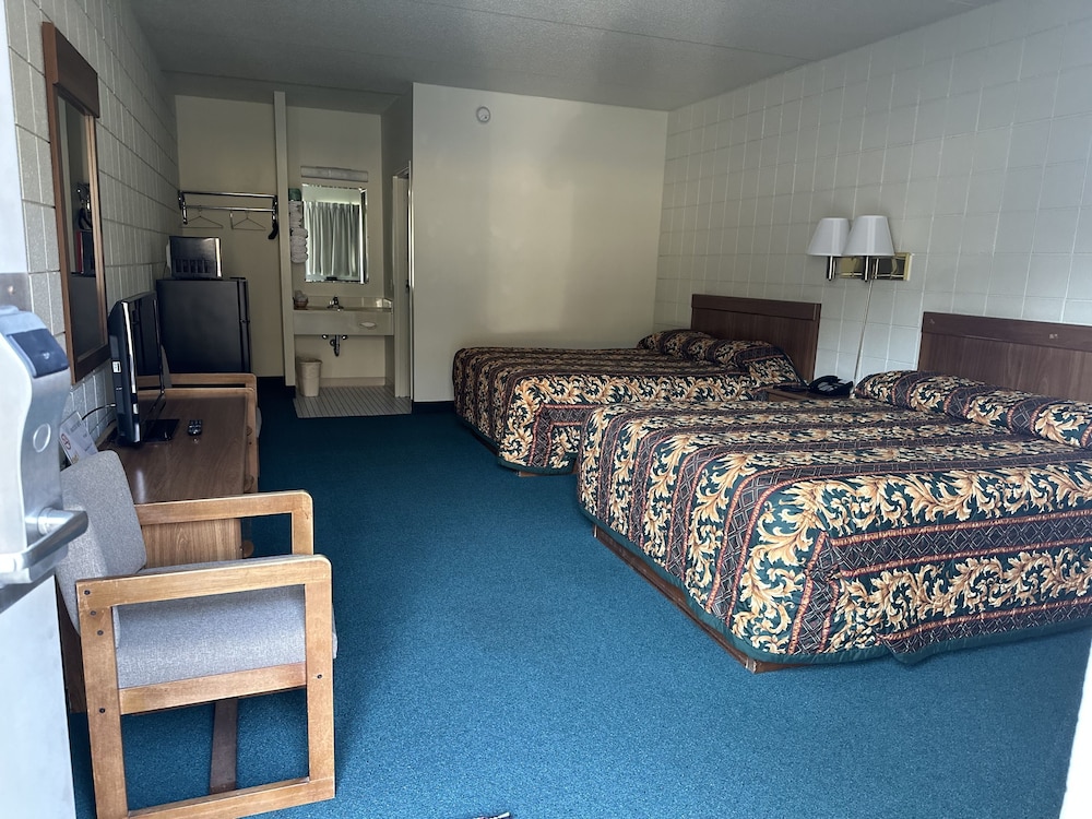 Oakridge Motel view 5