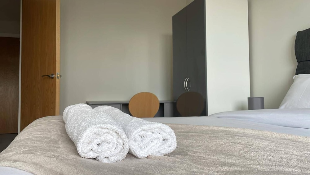 Apartment - Sleeps 4, Pets Allowed & Parking