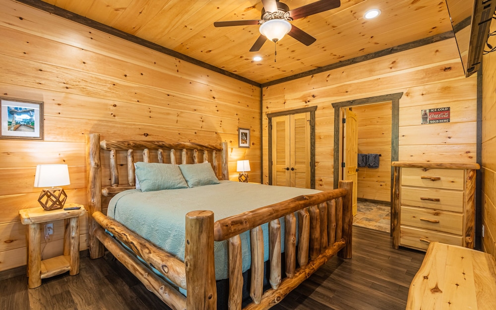 Serene Mountain Retreat 3BR Haven in Gatlinburg