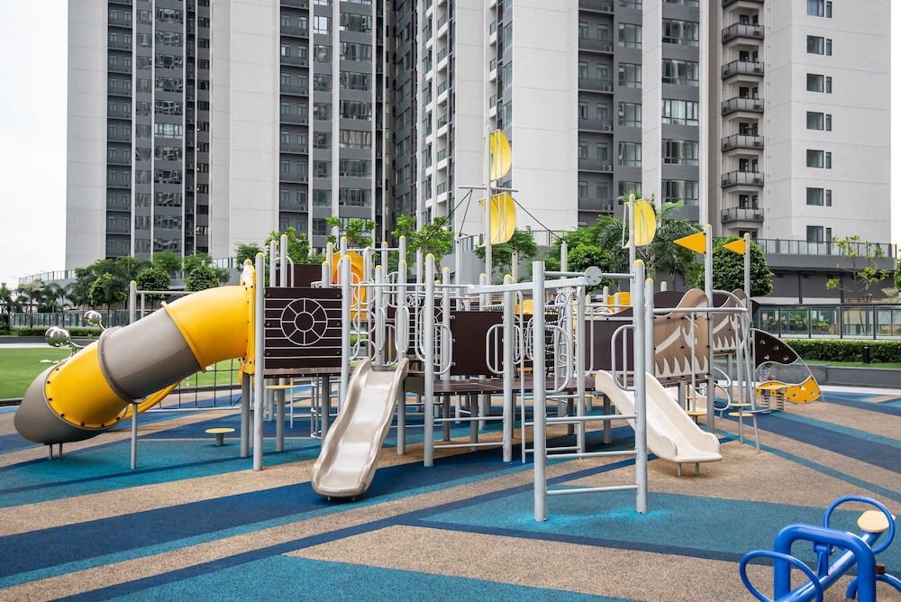 2BR R&F Phase2, CIQ R&F Mall, Free Parking
