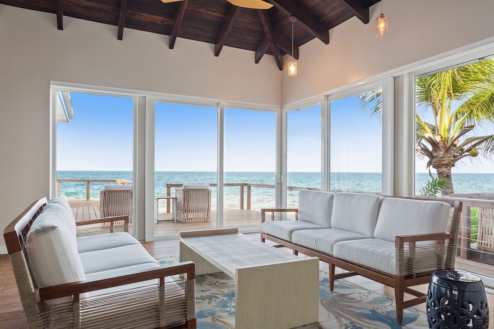Ray Caye Private Island Resort