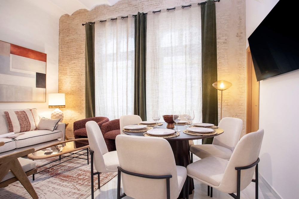 Cozy 3BD Duplex in Seville Center Gran Poder II