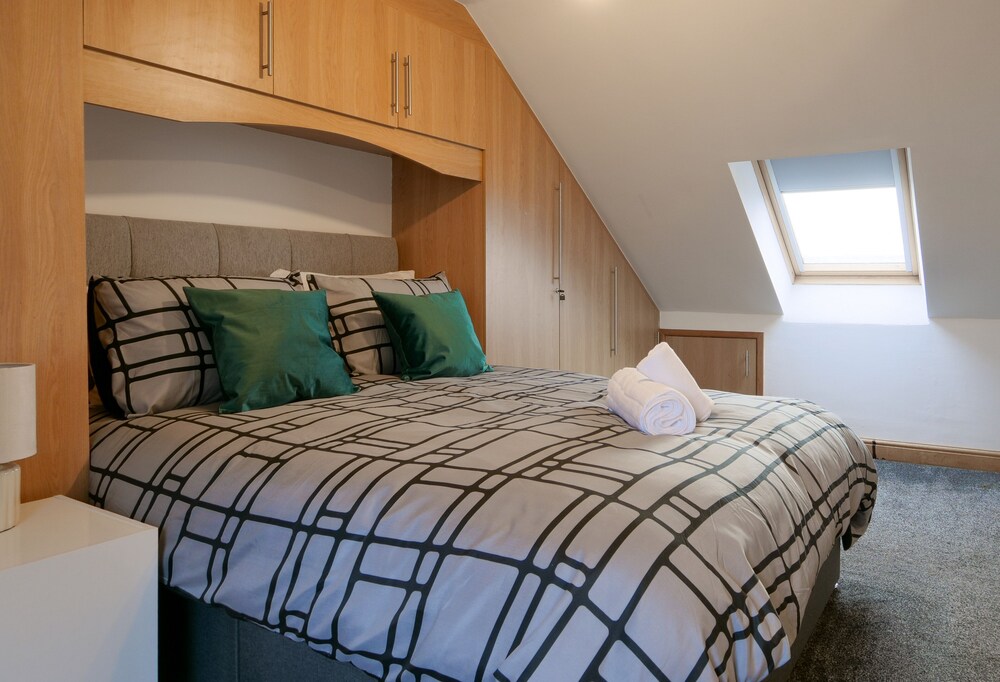 Spacious 5B Sunderland Home For Groups & Families