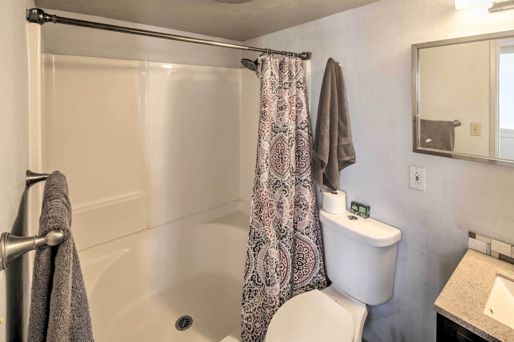 Kingman Apartment < 2 Miles to Route 66 Sign!