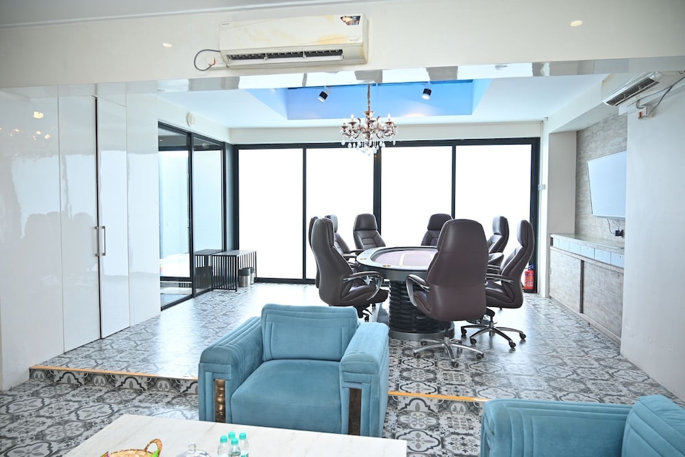 Urvi Banquets & Guest House