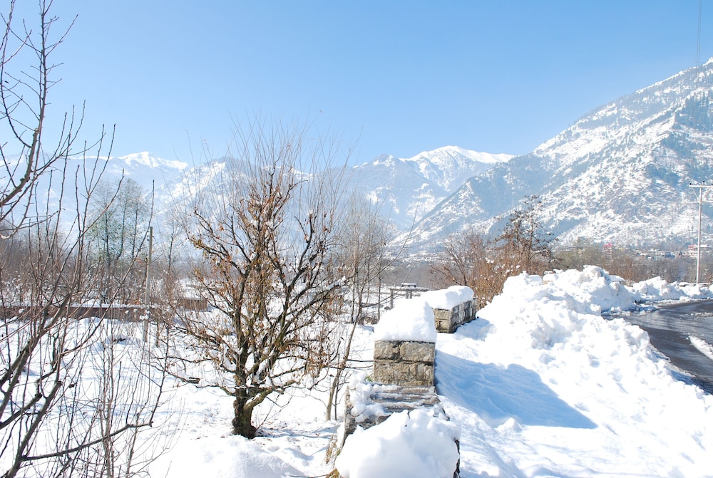 Snow Touch Resort (Shri Nath Group)