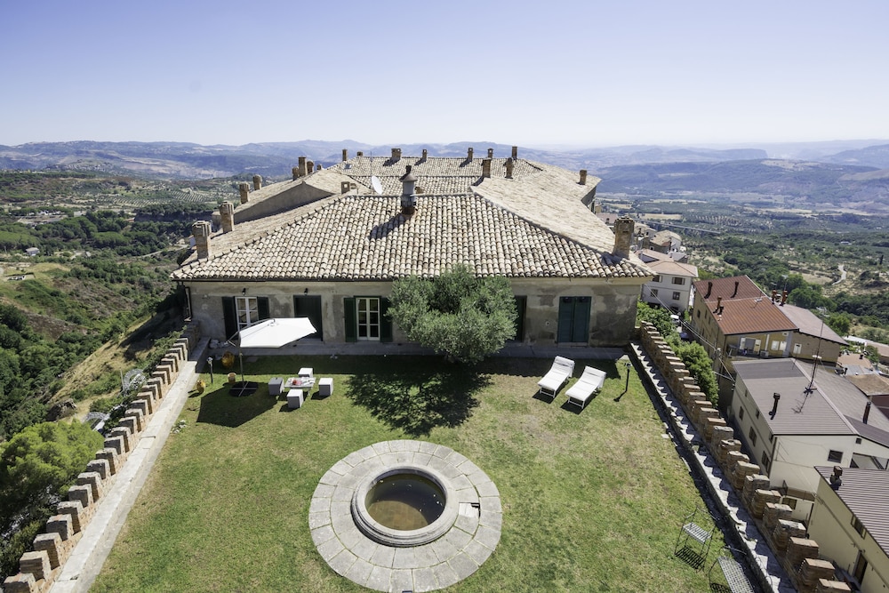Castello Di Caccuri Suites
