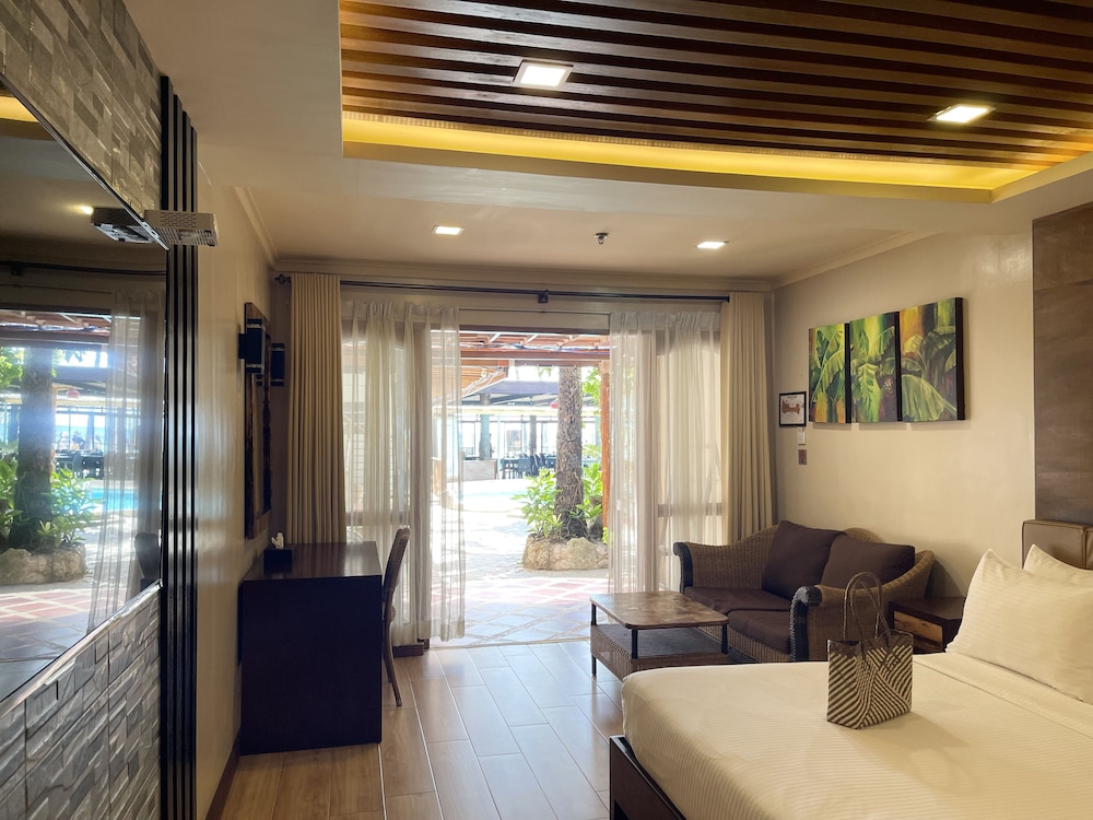 Red Coconut Beach Hotel