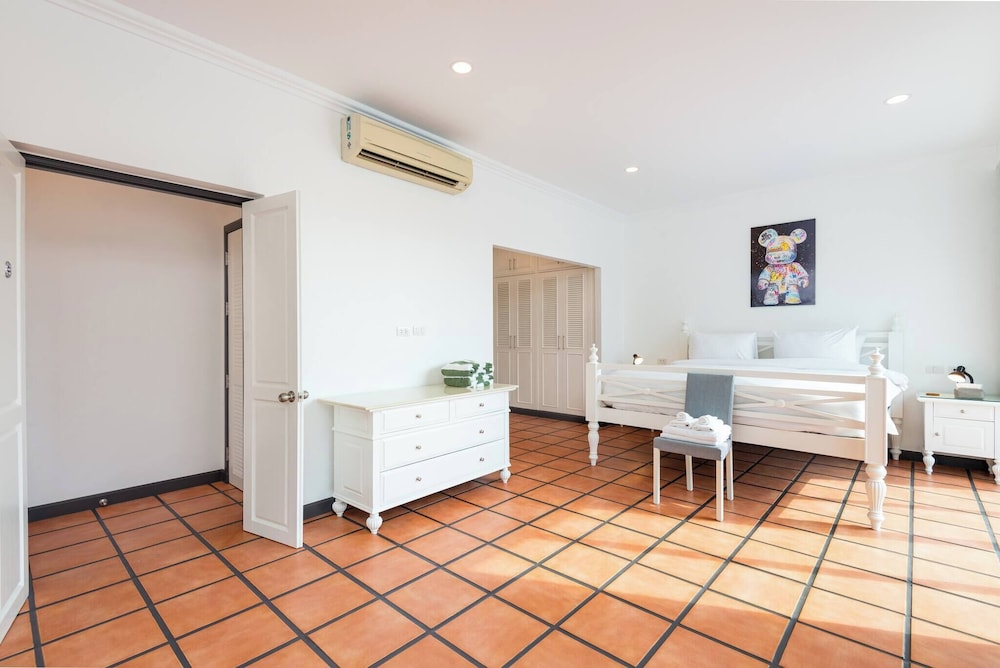 Luxury 4BR Private 425sqm Party Pool Villa