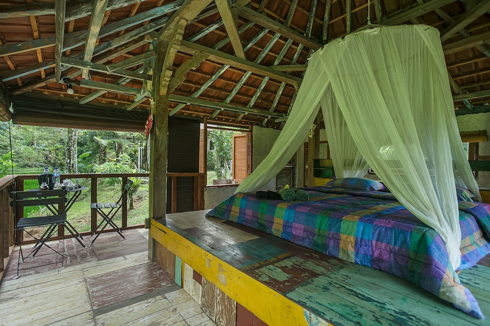 Tepi Sawah Lodge