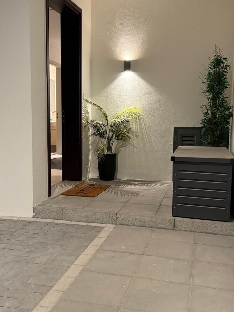 Elegant Stay in Ranches Villa