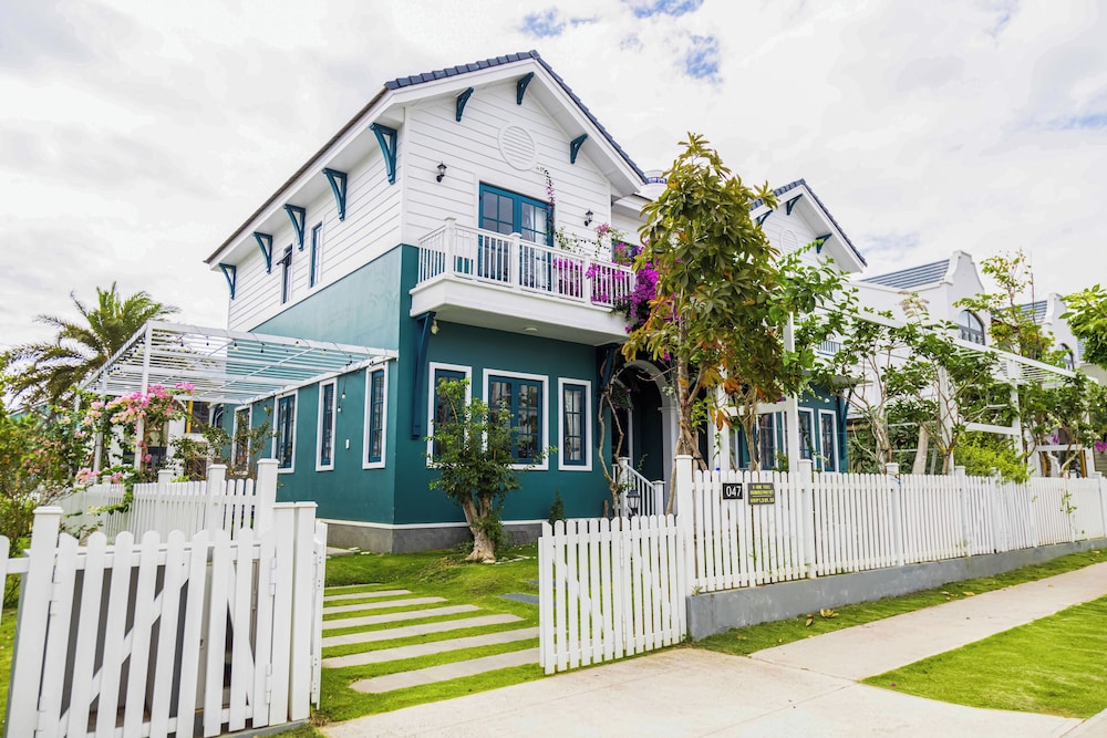Luxury 4 br Emerald Villa-Novaworld PT