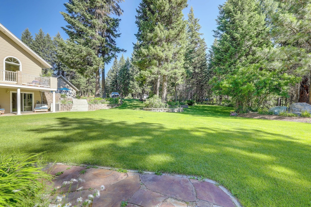 Walk to Happy's Inn & Lake Access: Libby Apartment