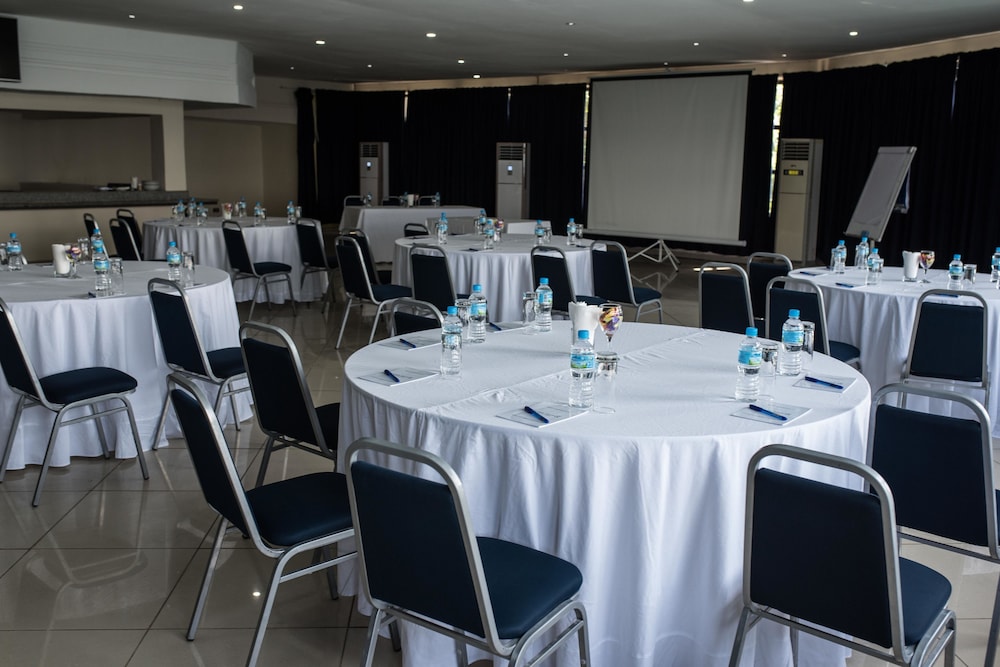 Golden Tulip Essential Kimbima Freetown