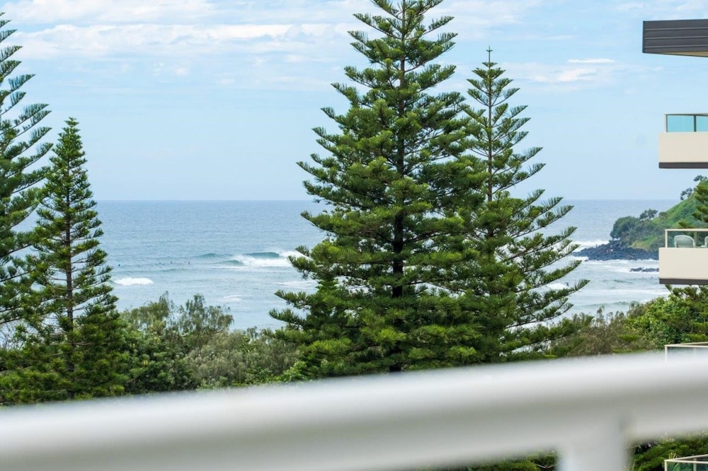 Ocean View Coastal Haven in Burleigh