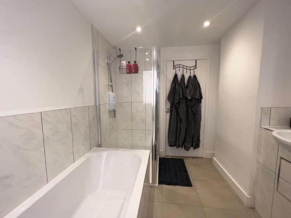 Apartmentsleeps8-wifi-famillyfriendly-citycentre