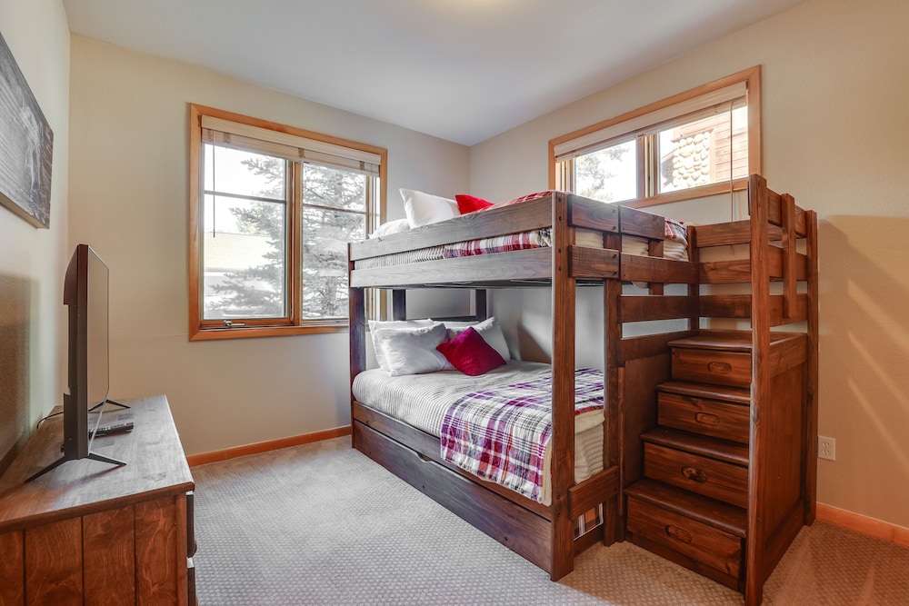 Walk to Main Street: Grand Lake Condo w/ Patio