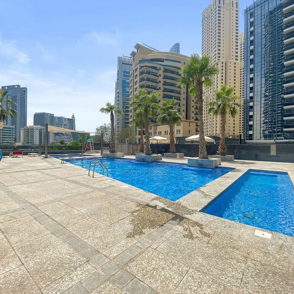 Silkhaus Dubai Marina Sparkle Tower Pool Gym