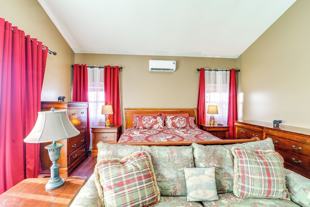 3 Mi Beech Mtn Resort: Cozy Studio w/ Deck & View!