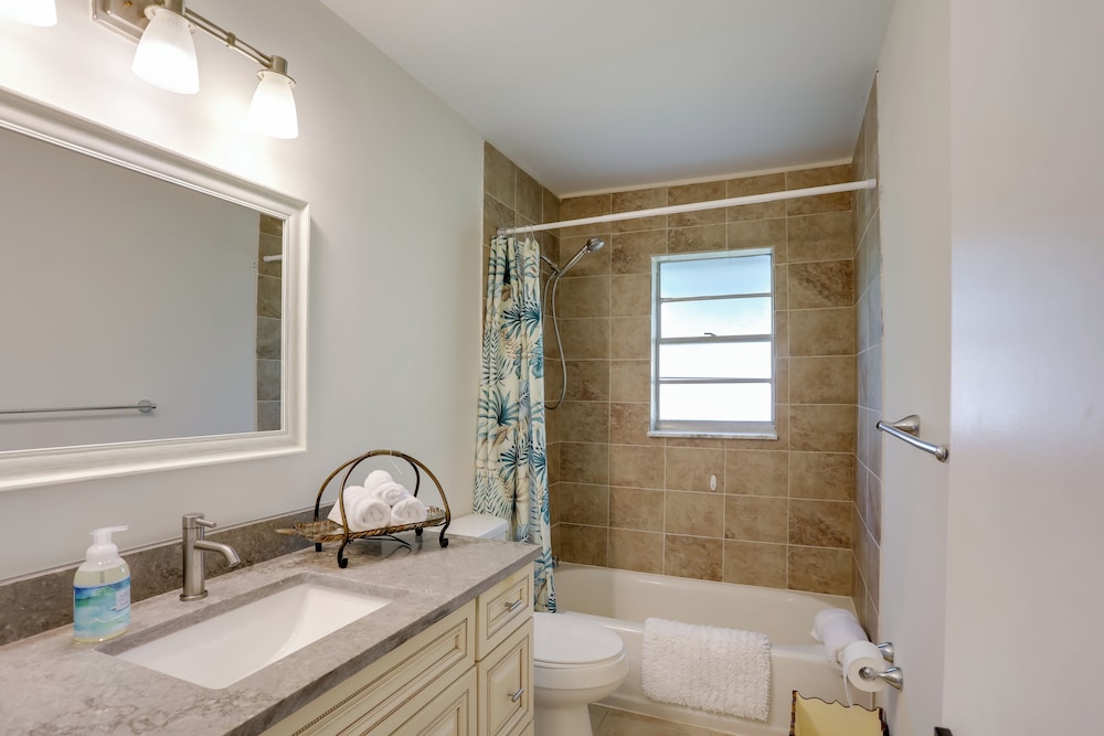 2 Mi to Hobe Sound Beach: Townhome w/ Lanai