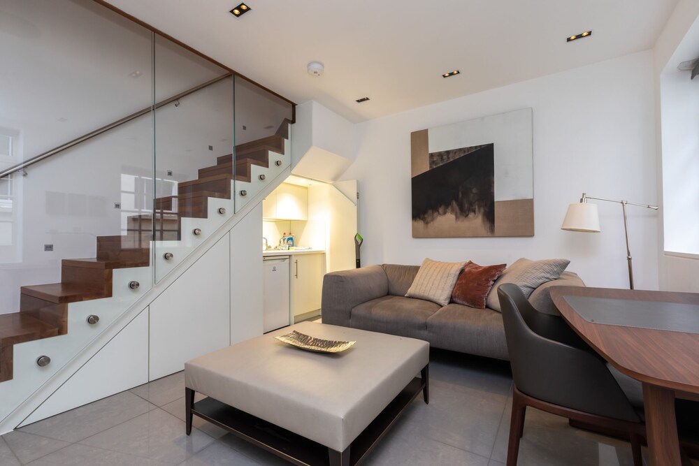 Central and Unique 1 Bedroom Mews House in Mayfair