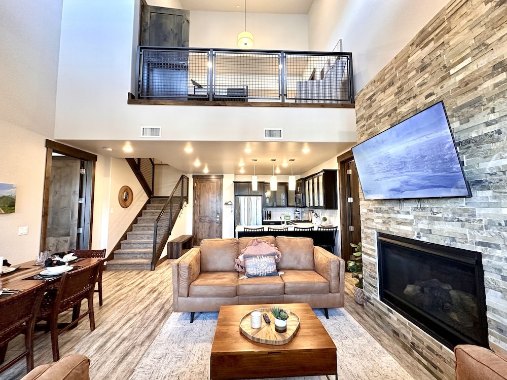 Blackstone Overlook 312 2 Bedroom Condo