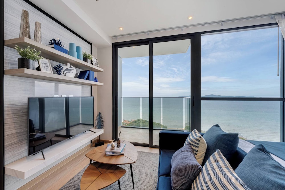 35th Floor Sea View Beauty