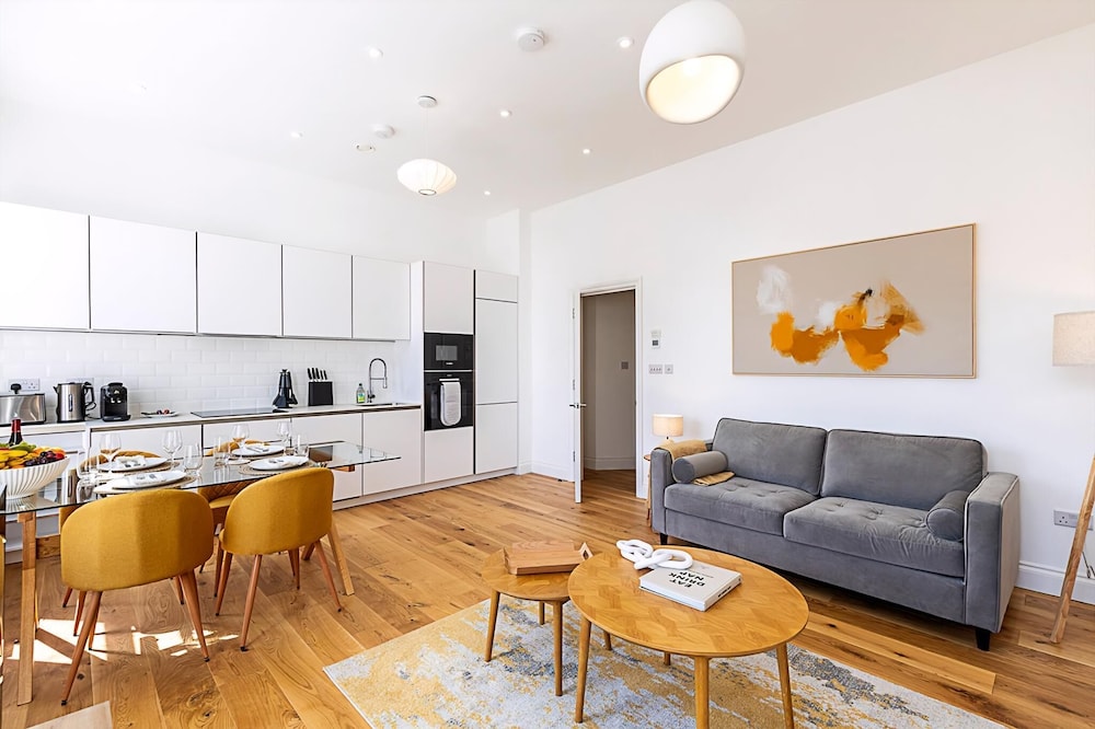 Urban Luxury in the Heart of Chelsea - King Bed!