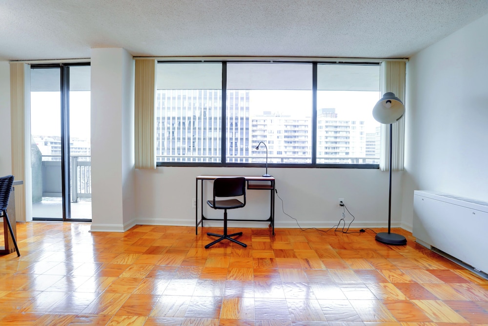 DC Airport Metroline Apartments
