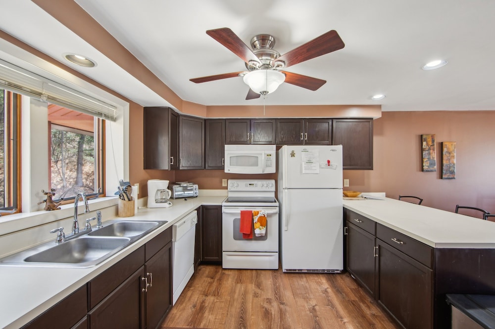 Hawkeye 21e - Spacious Townhome For Families 2 Bedroom Townhouse by The Summit at Gore Mountain